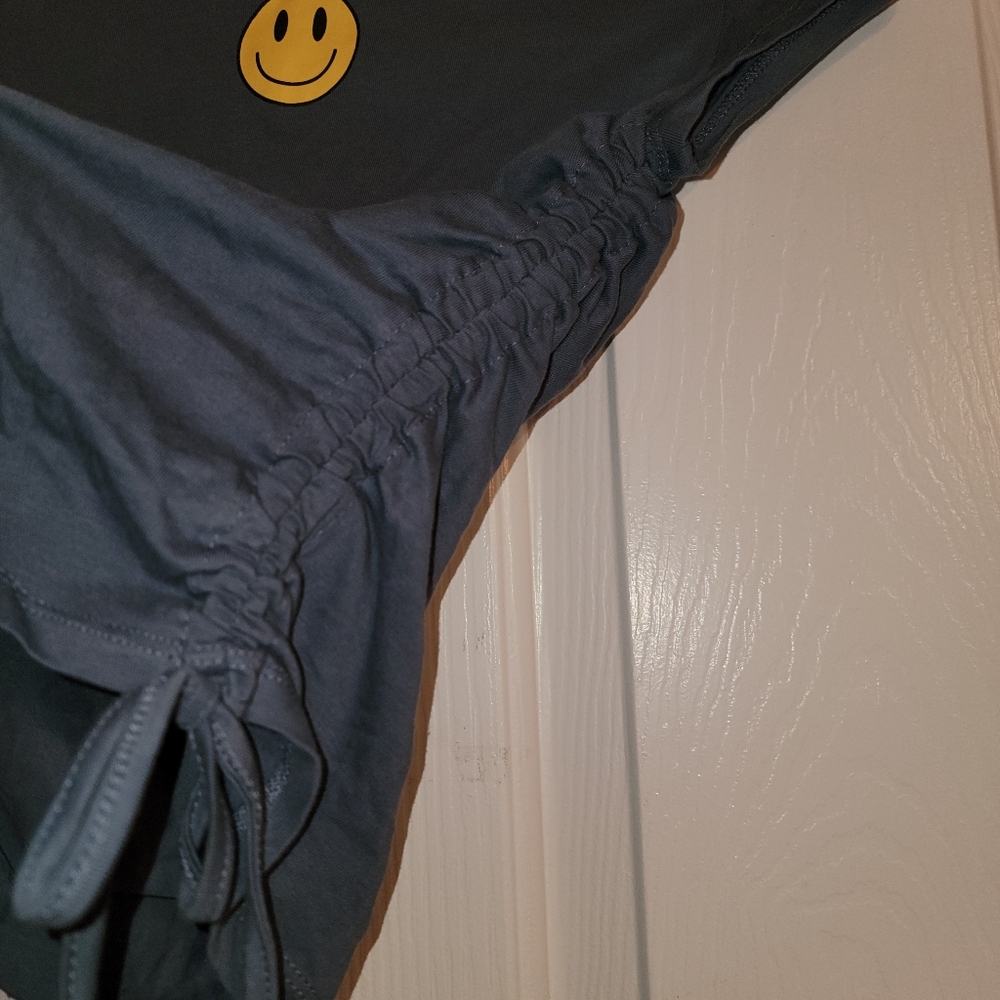 Derek Heart Blue Smiley Face Ruched Tee - Picture 5 of 5